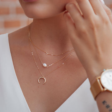 Jak vrstvit doplňky, aby to nepůsobilo přeplácaně