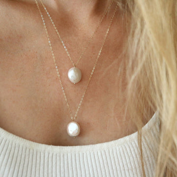 Řetízky s perlou ve tvaru mince